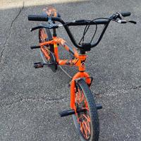 BMX Casadei – stile arancione e nero grintoso