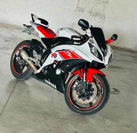 Yamaha R6