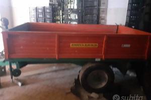 Rimorchio agricolo con documenti