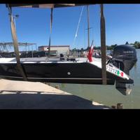 Barca cofano caccia pesca