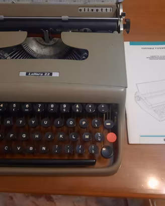 Macchina da scrivere Olivetti. Vintage.