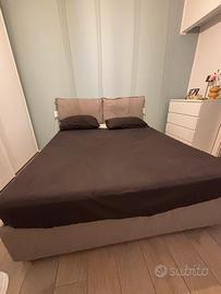 Letto matrimoniale contenitore con testata