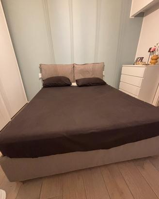 Letto matrimoniale contenitore con testata
