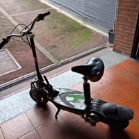 Monopattino elettrico funzionante ma senza batteri