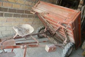 Rimorchio + carica balle + attrezzi agricoli