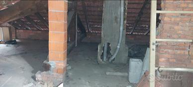 Ampio sottotetto / soffitta - 130 mq -