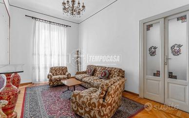 AMPIO QUADRILOCALE CON DOPPI SERVIZI TERRAZZO E 4