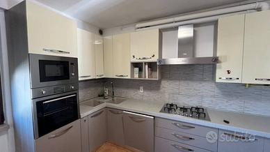 Appartamento di 110 m² con 5 locali e box auto a S