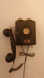 Telefono d’epoca a muro con disco combinatore 