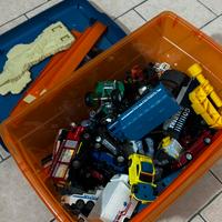 Set da più di 50 macchinine giocattolo