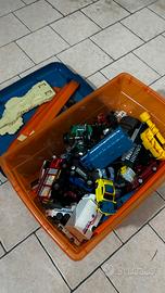 Set da più di 50 macchinine giocattolo