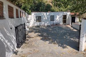 Piccola villetta parzialmente isolata