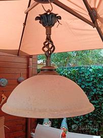 lampadario in vetro e ferro battuto