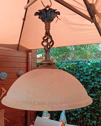 lampadario in vetro e ferro battuto