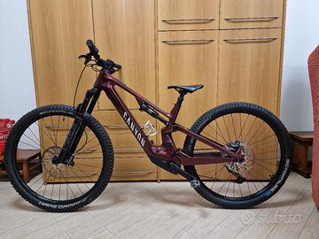  E-BIKE IN CARBONIO