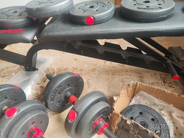 panca allenamento con pesi e bilanceri