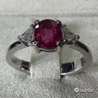 ANELLO IN ORO 18kt. DIAMANTI TRIANGOLI E RUBINO