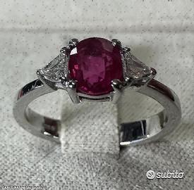 ANELLO IN ORO 18kt. DIAMANTI TRIANGOLI E RUBINO