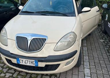 Lancia ypsilon 2005