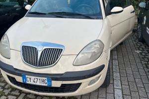 Lancia ypsilon 2005
