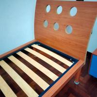 2 letti singoli con spalliera e rete a doghe