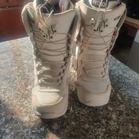 scarponi snowboard Nitro Fader 38 e Vans Encore 38