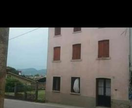 Casa datata ma tuttora abitata