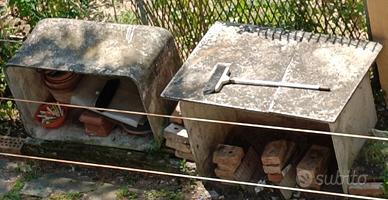 Due Contenitori in cemento rinforzato per liquidi