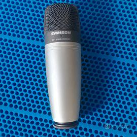 microfono a condensatore da studio Samson C01.


