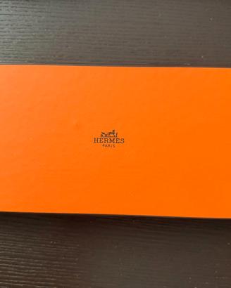 Hermès Paris accessorio in pelle magnetico