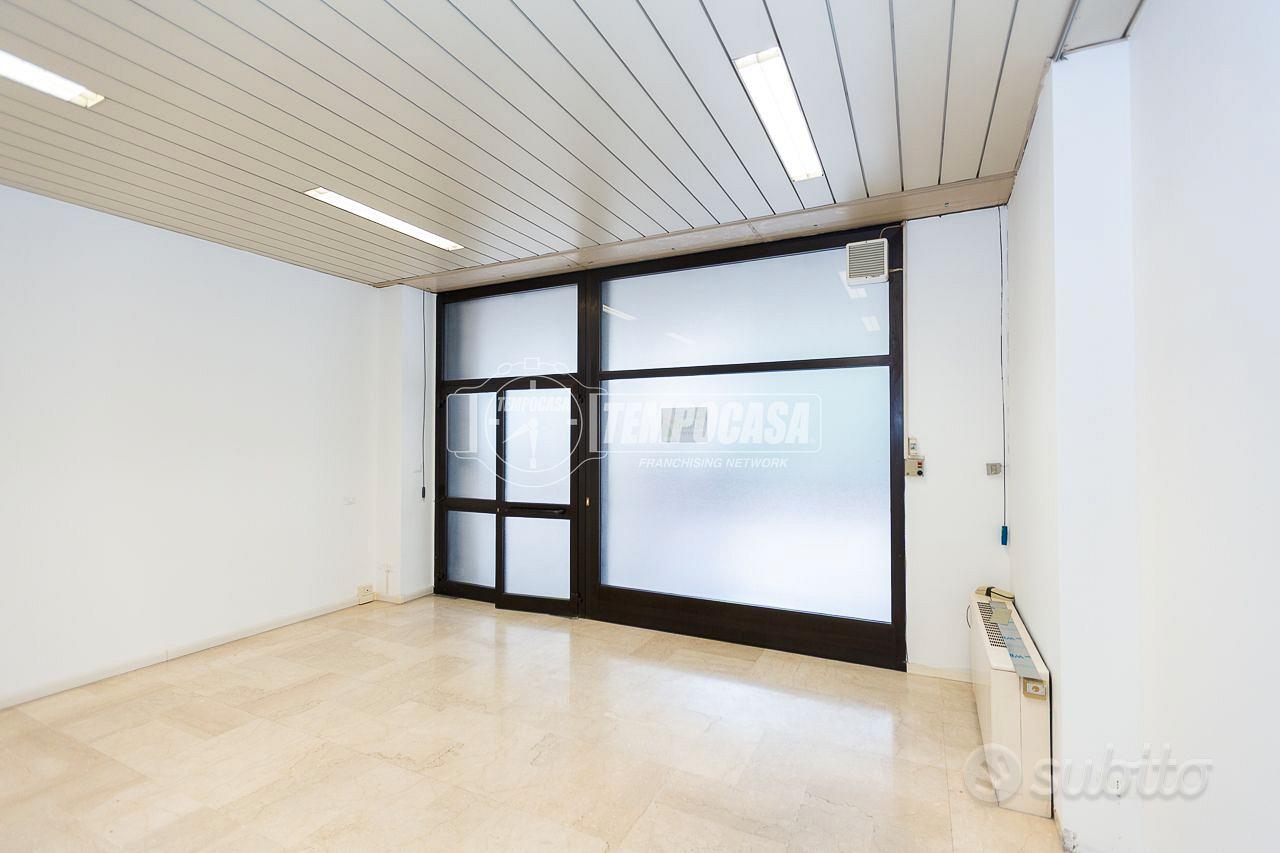 Ampio ufficio ristrutturato con ingresso indipende - Vista 2