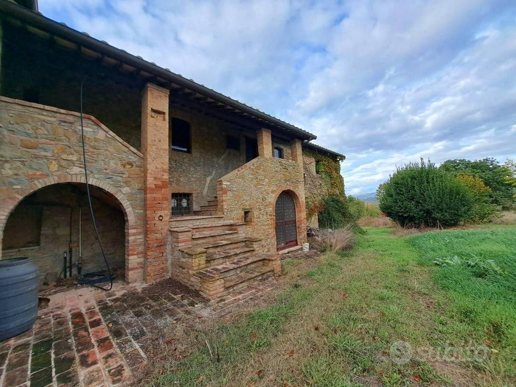 Rustico / Casale di 400 m² con più di 5 locali a M - Vista 3
