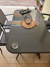 Tavolo da esterno con sedie