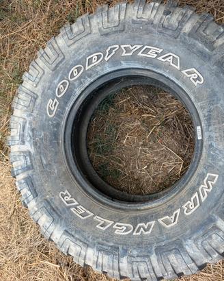 4 pneumatici good year wrangler misura 285/75/16