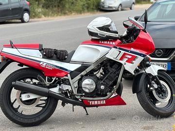 Yamaha fz750 del 1990