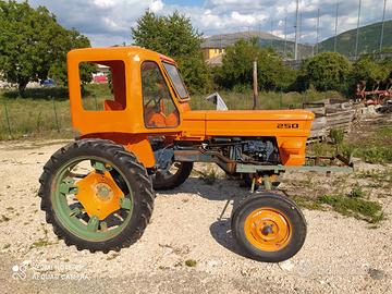 Trattore Fiat 250