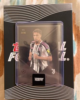 Card Kenan Yildiz numerato su /35 Topps Juventus