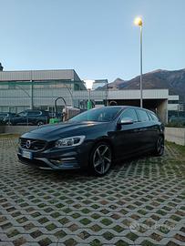 Volvo V60 R Design