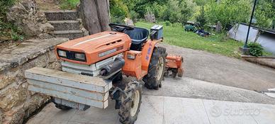 trattore Kubota b1400DT