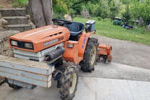 trattore Kubota b1400DT
