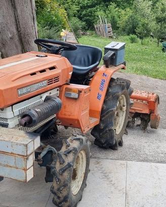 trattore Kubota b1400DT