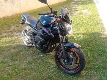 Moto Yamaha XJ6