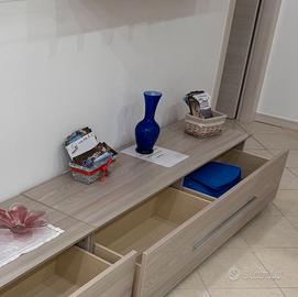 Mobile basso a cassettone singolo in legno