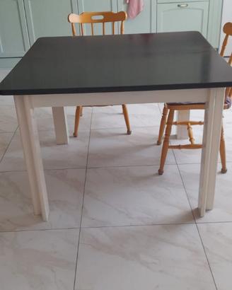 Tavolo quadrato allungabile