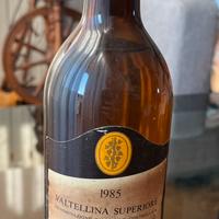 Bottiglia di vino rosso "Sassella" del 1985