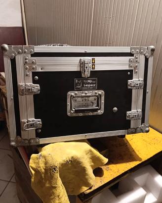 Bespeco CROMIX6U Flight Case 6 unita + Vano Mixer