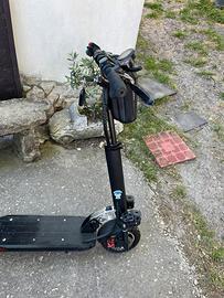 Monopattino elettrico pieghevole
