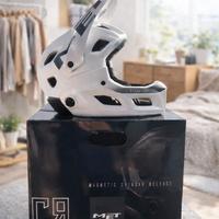 Casco integrale MET C.R. con sistema magnetico - L