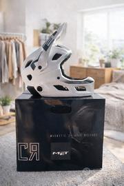 Casco integrale MET C.R. con sistema magnetico - L