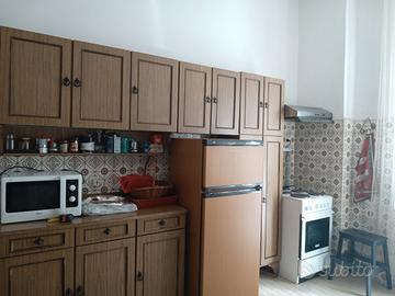 Cucina vintage in formica (solo mobili)